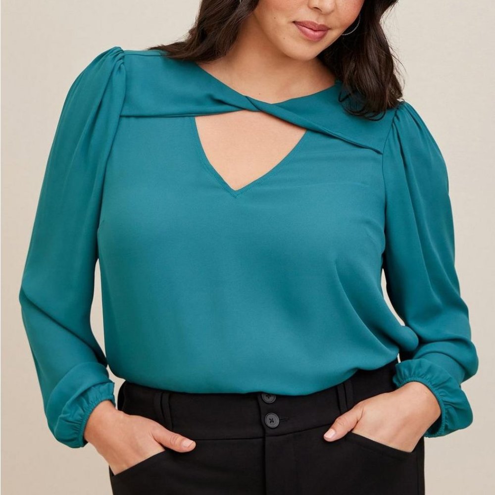Torrid Size 2 - Georgette Twist Front Keyhole Blouse - Pacific Blue